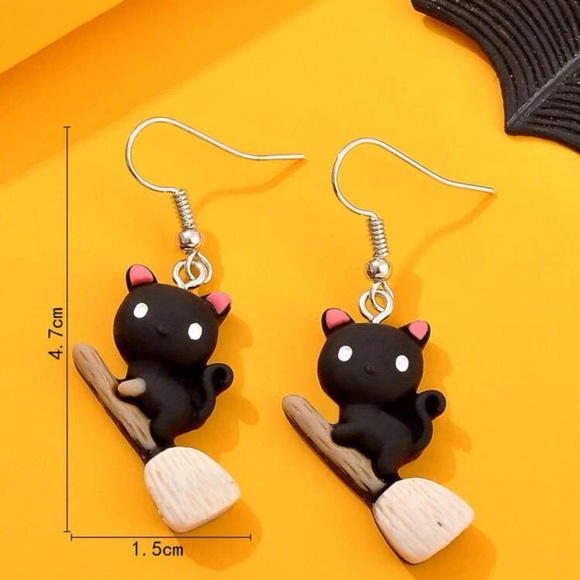 🐈‍⬛ Adorable Cartoon Black Kitty Cat On Broom Drop Earrings 🧹 - Picture 3 of 4